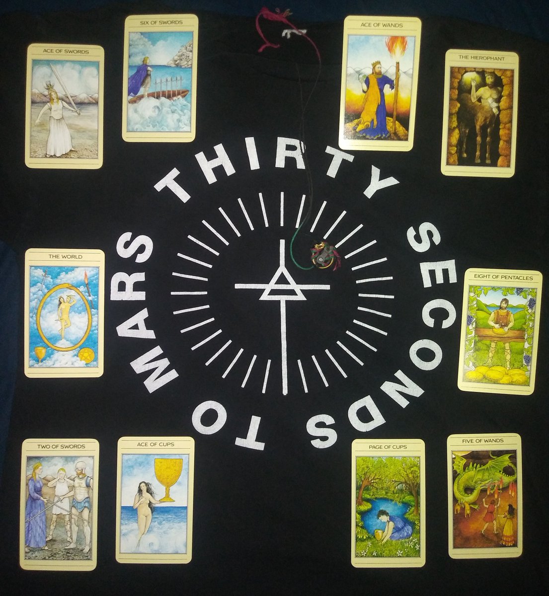 VenusEchelon's tweet photo. @30SECONDSTOMARS  @JaredLeto  @ShannonLeto  #letosandwich #worldpeacenow #silverplatter #jaredleto #shannonleto #marsvenusproject716 #moons #cardinals #ispyjaredseye #ihearchurchbells #Tarotcards #hippeewitch #thirtysecondstomars #🃏#mrspacman #triadsfordinner https://t.co/vUV61vN6OX