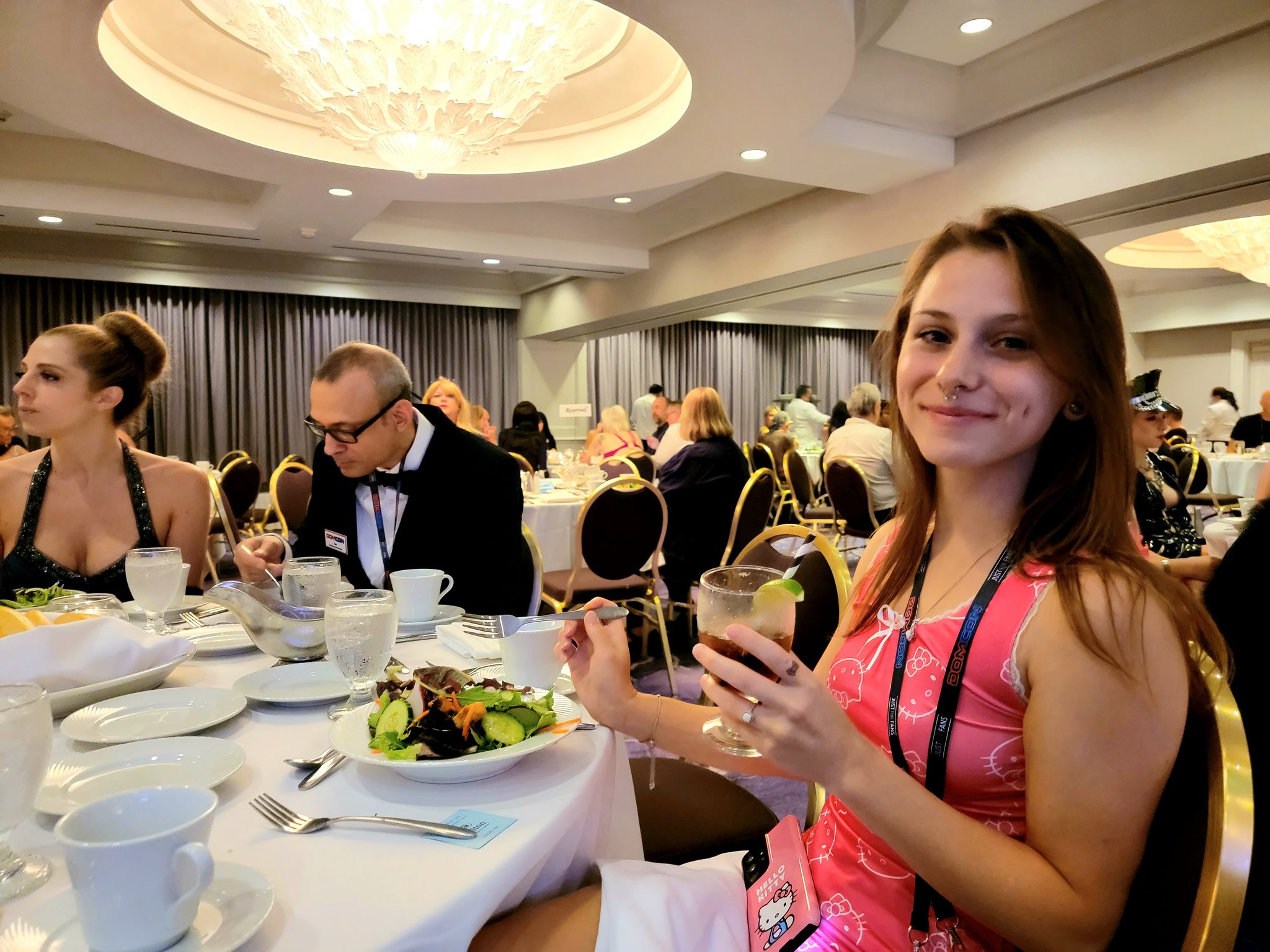 slave jesus on X: Perfect Princess @_HoneysMoney enjoying @DomConLA dinner  💕 t.coMfBTFtxDbk  X