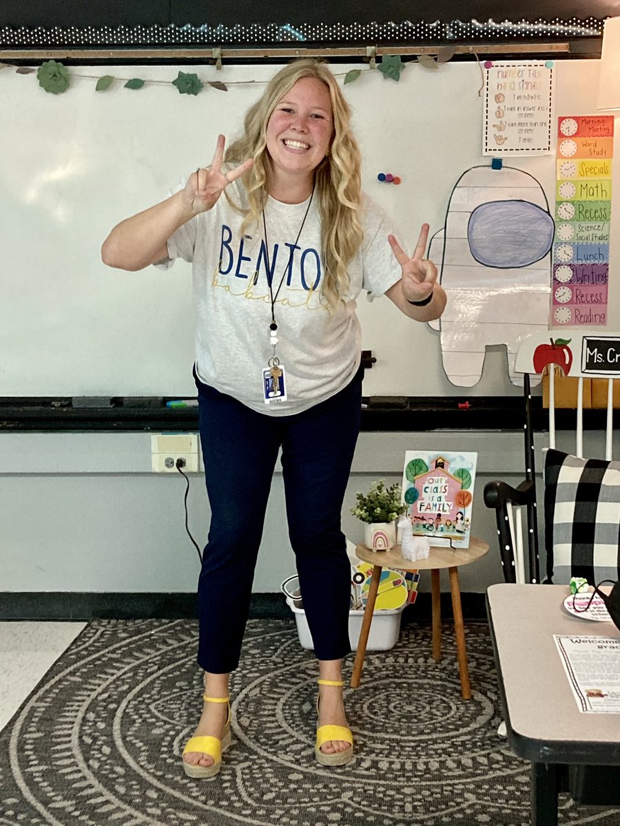 MsCrabtreesCrew's tweet photo. Meet the teacher night was a success! Can’t wait to welcome back the best 3rd graders to the best school in Independce 💙💛#THbentonproud #isdstrong #thirdgradeteam #BacktoSchool2021 #isdthird https://t.co/l3SjNgxrsg