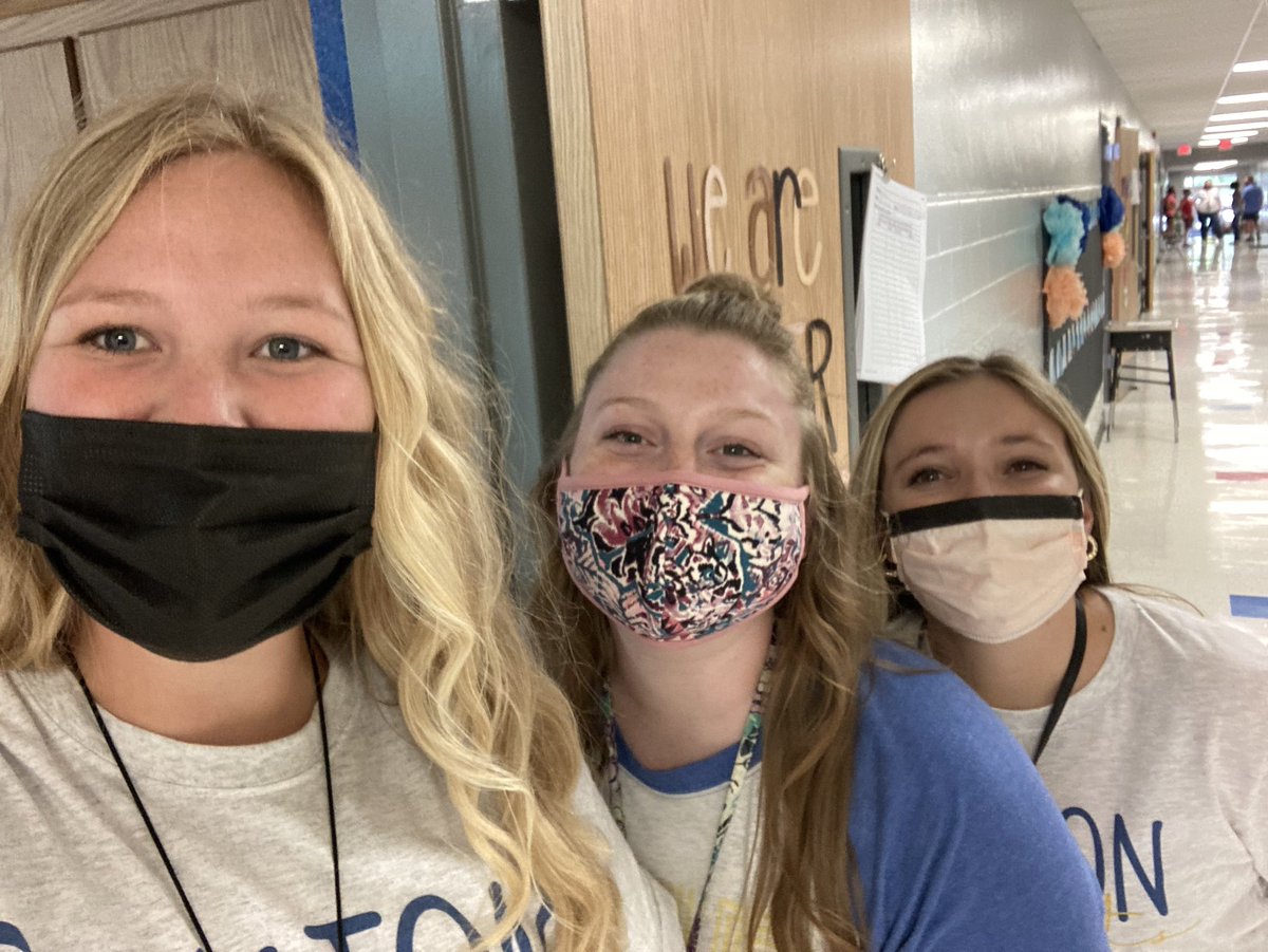 MsCrabtreesCrew's tweet photo. Meet the teacher night was a success! Can’t wait to welcome back the best 3rd graders to the best school in Independce 💙💛#THbentonproud #isdstrong #thirdgradeteam #BacktoSchool2021 #isdthird https://t.co/l3SjNgxrsg