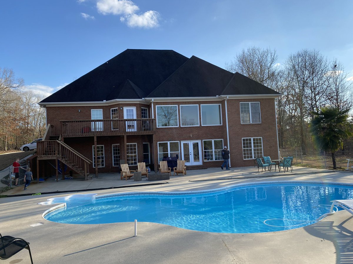 The_BigLG's tweet photo. I got a mansion, forget the price, I never go there…..They tell me it’s nice #GoodBrotherSummer #TourRollsOn #MostHatedMenInWrestling @MachineGunKA Pittsburgh-LA-Nashville-Houston-Las Vegas @IMPACTWRESTLING @njpw1972 @AEW @TalknShop @LariatoW @COLLARxELBOW https://t.co/QEB4EyVxUZ