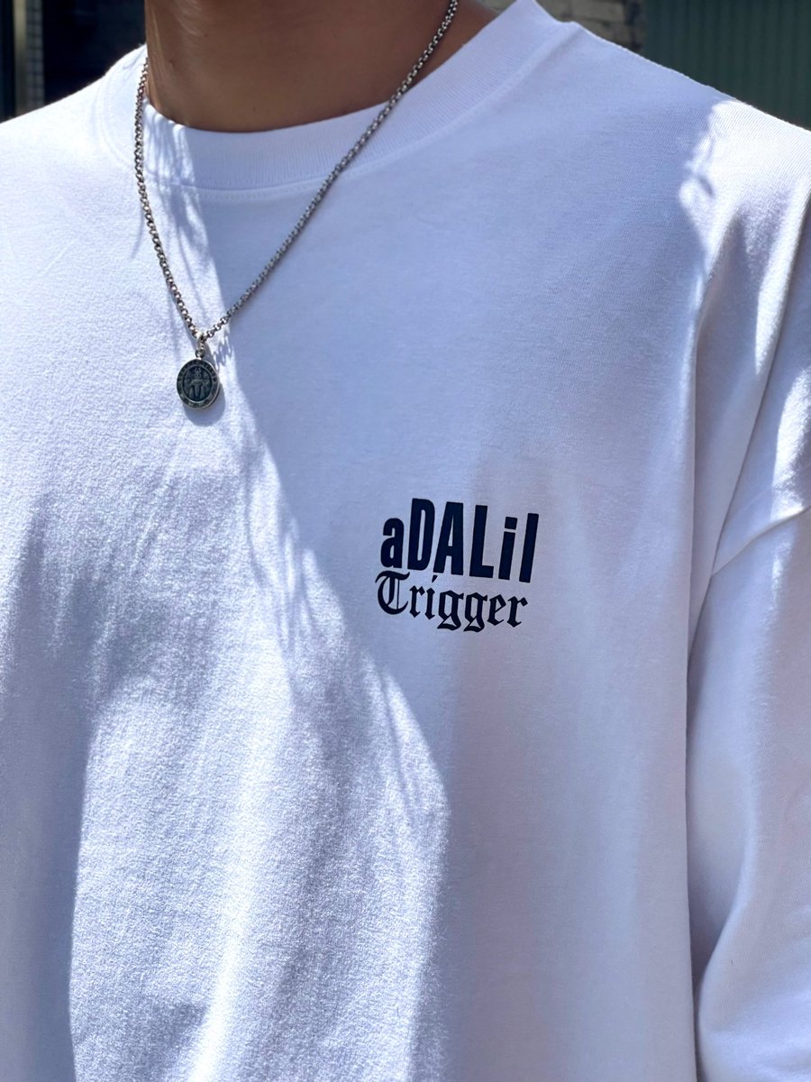 aDALil_shop's tweet photo. 先日、発売開始したaDALil × Shido Akama コラボTシャツが残りわずかとなってきました！

オンラインショップでも購入できます

https://t.co/YUZp6nvs50

#aDALil #ShidoAkama #Tシャツ #コラボ ＃赤間紫動 https://t.co/fbpEVJZeza