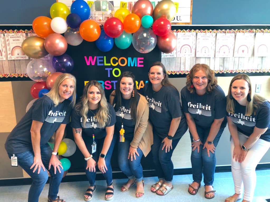 Year #1 Meet the Teacher in the books! I loved getting to see all my kids’ sweet faces and getting to meet their families . It’s going to be a great year in 1st grade ❤️💙 #growheresoarhere #BetterTogether