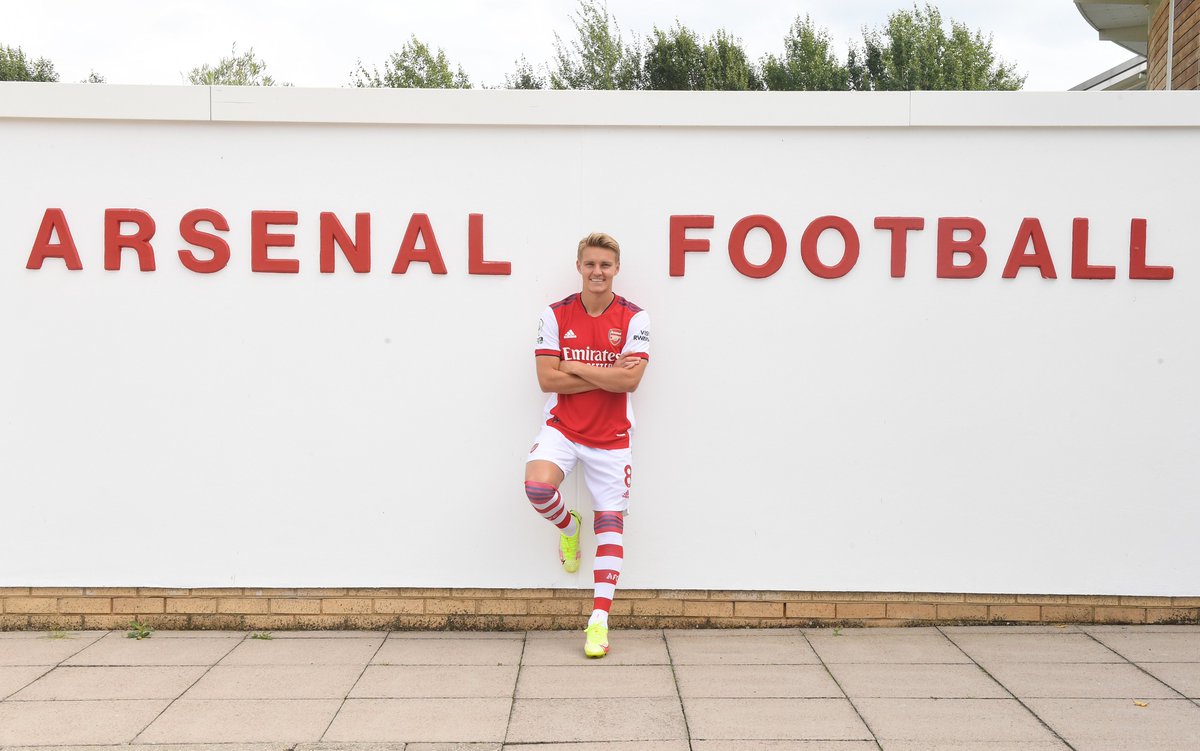 Arsenal's tweet photo. Martin Odegaard 🤝 London Colney 

Back home 🏡 https://t.co/6GpX9hOSBo