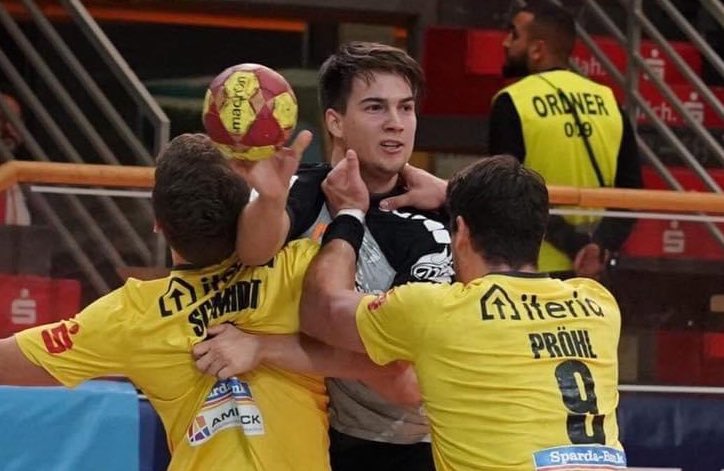 Der BDO-CUP des TuS Volmetal startet heute um 18:00 Uhr mit dem Derby zwischen dem TuS und dem VfL Eintracht Hagen. Karten gibt es ab 17:00 Uhr an der Abendkasse. 

#hagen #handball #dhb_liga3 #dhb_liga2 #Emsdetten #einmaltalerimmertaler #tusvolmetal 
Foto: Sebastian Lahmer