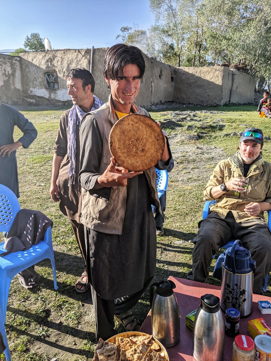 This is Saki.

Wonder cook, premiere buzkashi player in the Wakhan, and he's showing off utterly delicious 'oil bread' made up of a plethora of grains and oils.

I have not heard if he is okay. I hope so, so much.

#Afghanistan #peopleofafghanistan #wakhancorridor