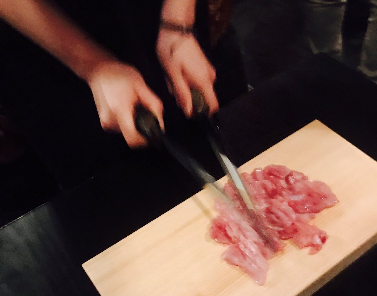 魔女の厨房 Cauldron コルドロン 金カム来月新刊か て思ってたら最近 チタタプ のお問い合わせが増えているのでご予約再開してます アイヌ料理 ウサギのチタタプ体験が出来るイセポチタタプコース 4500 チタタプにしたウサギ肉のオハウ エゾ鹿塩焼き