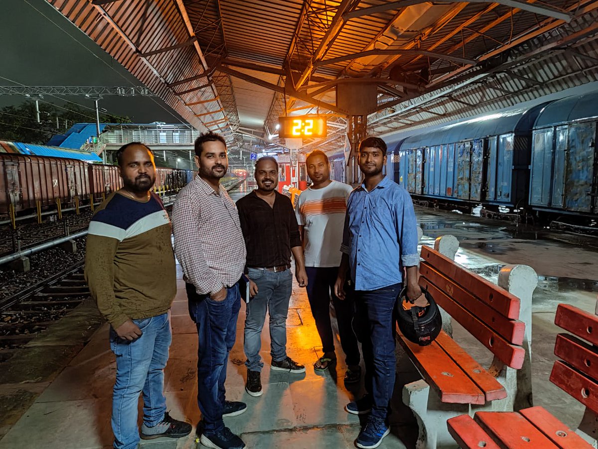 FCI DO AZAMGARH (@azamgarhdo) on Twitter photo भारतीय खाद्य निगम के योद्धा रात 2 बजे रेक उतारते हुए। <a href="/PiyushGoyalOffc/">Piyush Goyal Office</a> @Secretary_DFPD <a href="/FCI_India/">Food Corporation of India</a> <a href="/FciLko/">FCI Uttar Pradesh</a> <a href="/fooddeptgoi/">Department of Food & Public Distribution</a> <a href="/FCI_NorthZone/">Food Corporation of India, North Zone</a> भारतीय खाद्य निगम के योद्धा रात 2 बजे रेक उतारते हुए। <a href="/PiyushGoyalOffc/">Piyush Goyal Office</a> @Secretary_DFPD <a href="/FCI_India/">Food Corporation of India</a> <a href="/FciLko/">FCI Uttar Pradesh</a> <a href="/fooddeptgoi/">Department of Food & Public Distribution</a> <a href="/FCI_NorthZone/">Food Corporation of India, North Zone</a>