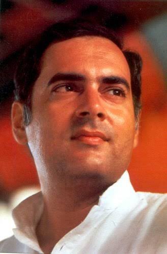 rajendrasinghco's tweet photo. पूर्व प्रधानमंत्री भारत रत्न स्व. श्री राजीव गांधी जी को जन्मदिवस पर शत्-शत् नमन। उन्होंने देश में संचार क्रांति की नींव रखी, देश का पंचायती राज तंत्र भी उनकी व्यापक सोच से ही मजबूत हुआ है। आज उन्ही कारण हम सब पंचायत राज के माध्यम से राजनीति में है। @digvijaya_28 https://t.co/eYQSn2CHQI