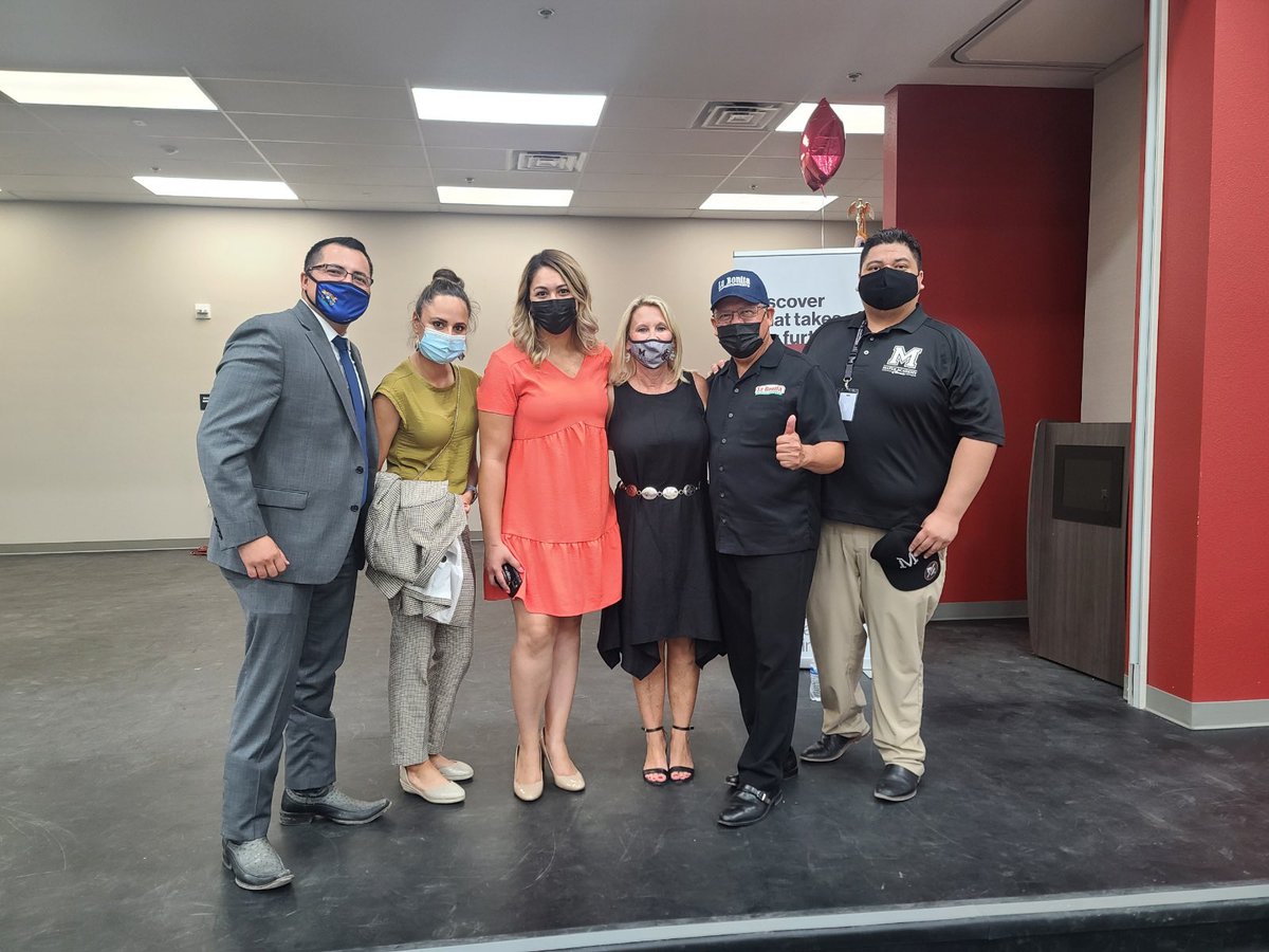 EdgarFloresNV's tweet photo. Spent this evening at @MaterAcademy with fam, neighbors, and friends.   Im always blown away by their principal The Fearless Fairless.  So very appreciative of @Verizon for donating iPads to very deserving students.   #StrongerTogether #ELV https://t.co/VqmsYFyrrq