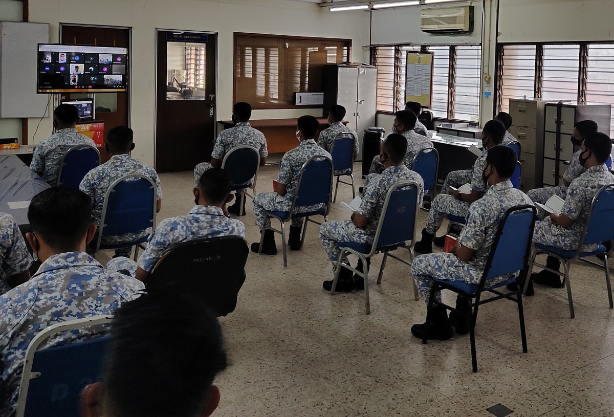 Majlis Bacaan Yassin, Tahlil dan Doa Selamat @kd_terengganu. Terima kasih kepada ahli BAKAT Laut KD TERENGGANU yang turut serta. Semoga kita semua diberkati & dilindungi Allah SWT.
@tldm_rasmi @MPA_Barat @Mawilla_1 @AzreeHafiez

#KitaJagaKita #Ucandoit #NavyPeople #SediaBerkorban