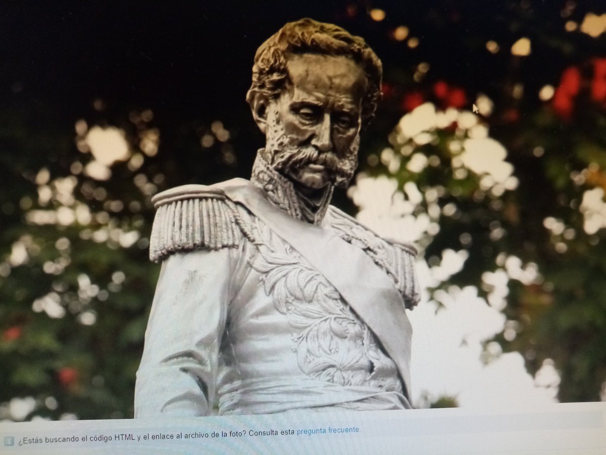 alarkon13's tweet photo. @DanielSamperO @daulaw Por allá en 2012 un grupo de agentes de la policía de Popayán, le aplicaron pintura plateada a la estatua del General Tomás Cipriano de Mosquera... Para que se viera bonito https://t.co/VsmjZx0ojn