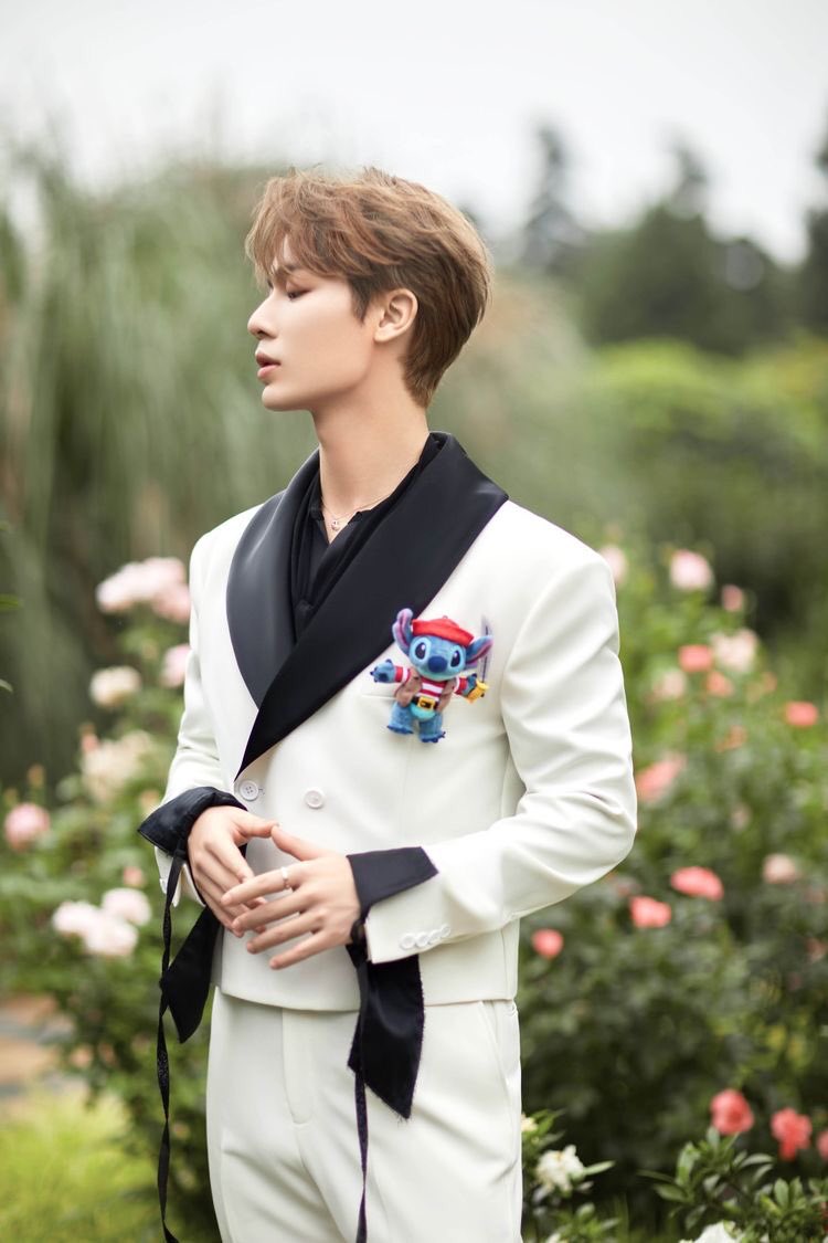 hourly li daikun (@hrlylidaikun) on Twitter photo 