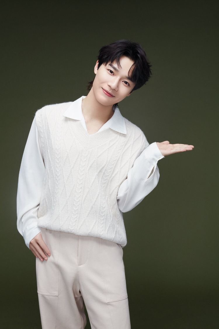 hourly li daikun (@hrlylidaikun) on Twitter photo 