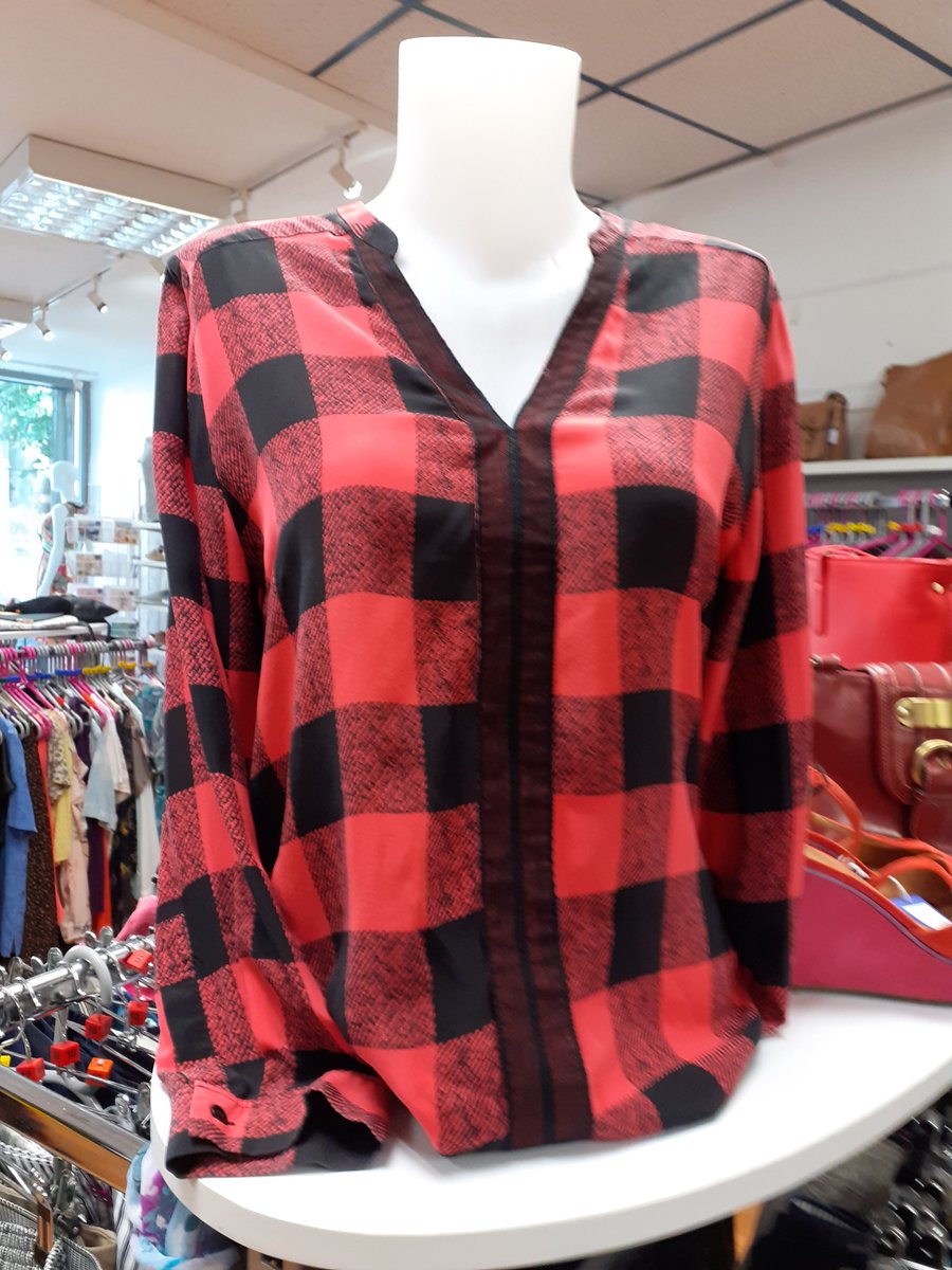 CRUKHighWycombe's tweet photo. #sustainablefashion #preloved
✨Look what's just arrived #instore...
This gorgeous
#Sandro top
Size: L
Price: £24✨
@CRUKHighWycombe Shop💚
💚Preloving the world a prettier place!
#chooseused #preowned #outwiththenew
#recycle #recyclefashion #slowfashion #CRUKshops https://t.co/g55KCKQxAU