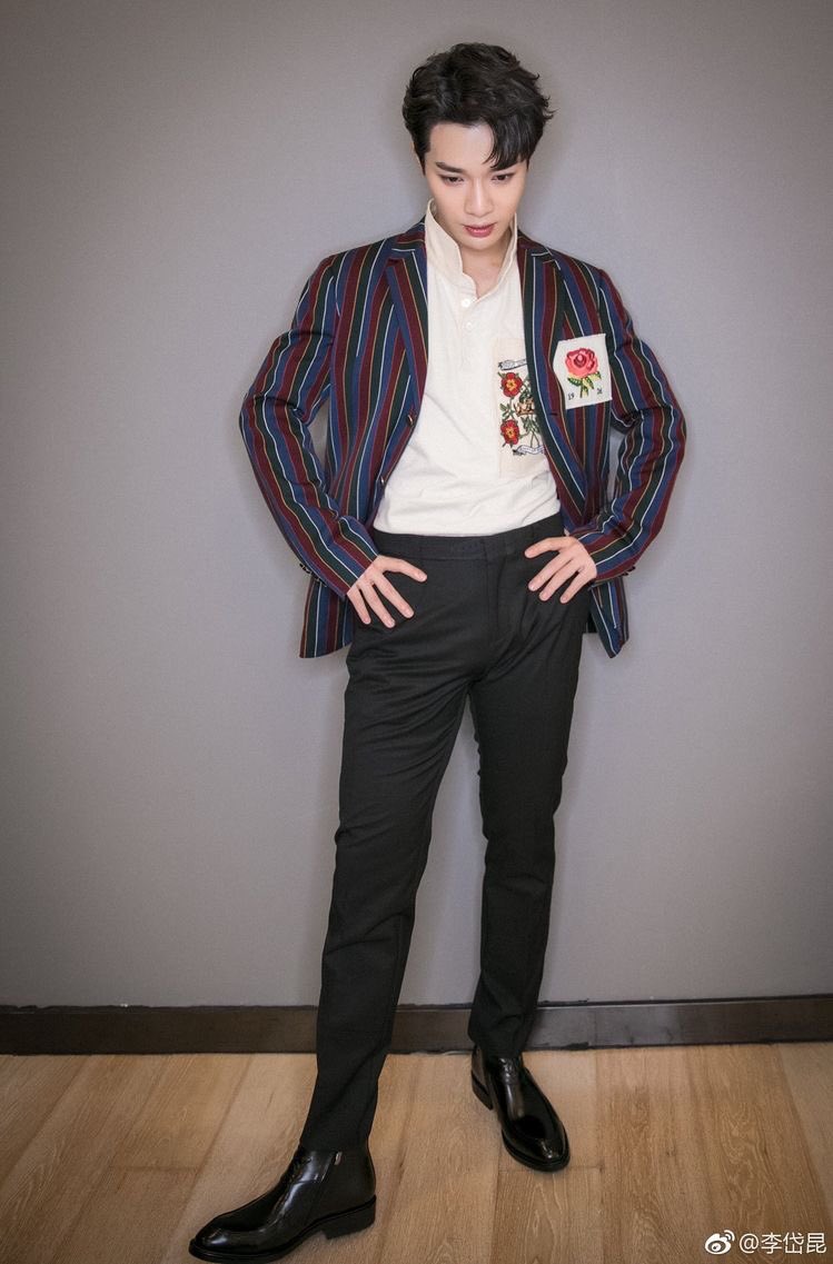 hourly li daikun (@hrlylidaikun) on Twitter photo 