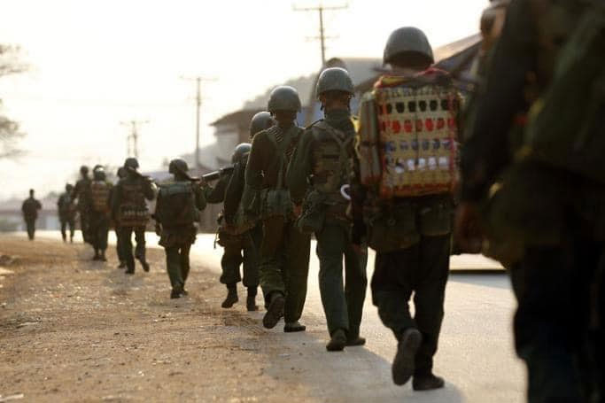 #Military denies reports of soldiers fleeing with #weapons | Mizzima #Myanmar News and Insight bit.ly/2W9GFnc
-------------------------
Please support Mizzima Media sustainability by clicking the link to donate - bit.ly/2VhJ12U