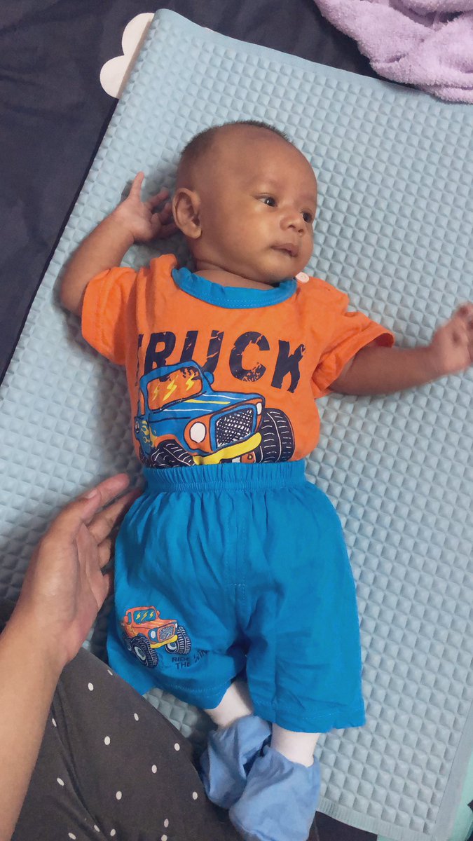 pyqatahir's tweet photo. ni yg aydeen dah pakai. 🥰😘tengok tu helok terletak je dgn truck dia tu nak kemana tah 😂😂 https://t.co/JhWiCAwJdB