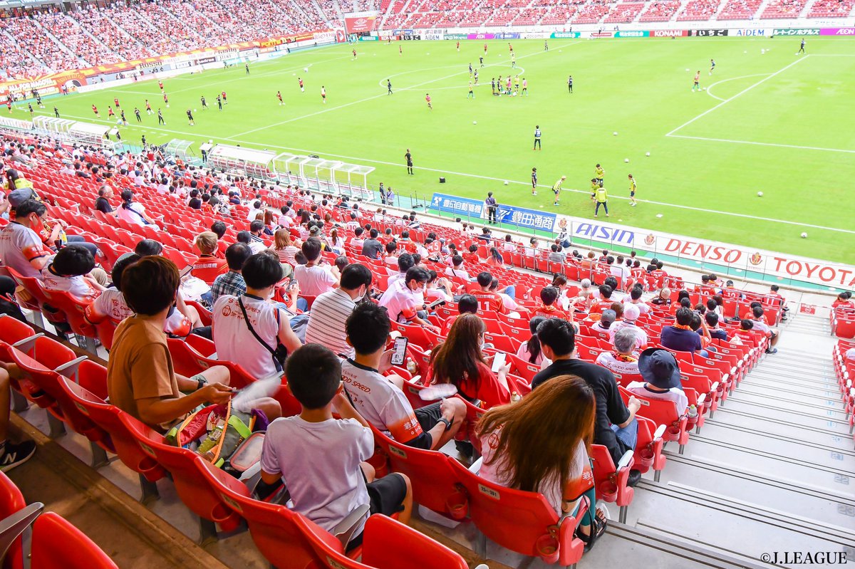 ｊリーグ 日本プロサッカーリーグ V Twitter スタジアムには様々な 座席の種類があります 座席の場所によって試合の見え方も様々です ｊ撮り 8月のテーマは 自分だけの楽しみ方 です スタジアム イベント 景色 グルメなど 自分なりの楽しみ方を