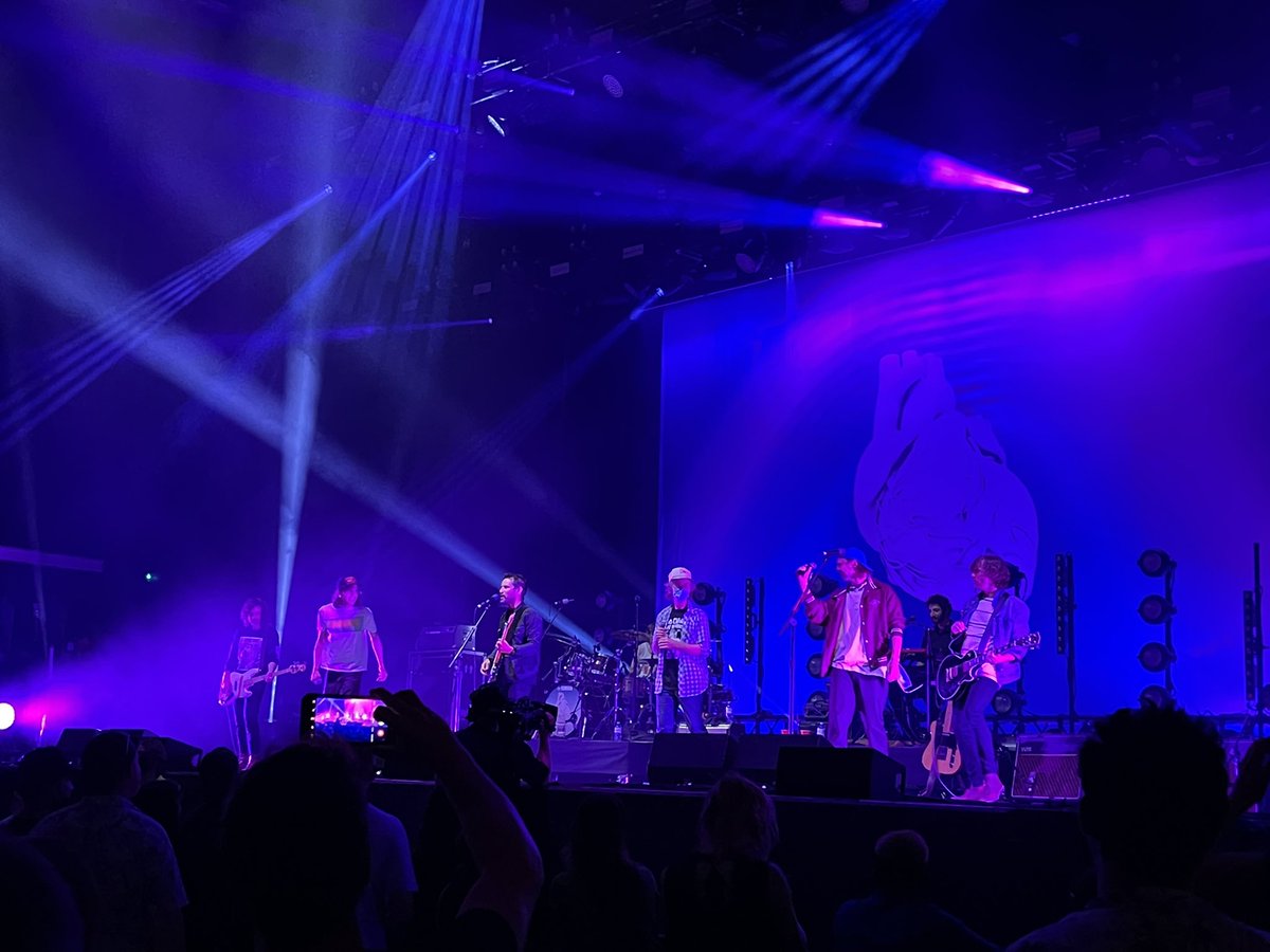 MelissaMDeLuca's tweet photo. I needed this! Thank you @MattMays @samrobertsband @kosinception wsg @Sloanmusic &amp; @TokyoPoliceClub #backtolive #paperairplanesetlist https://t.co/9zb3o73hSe