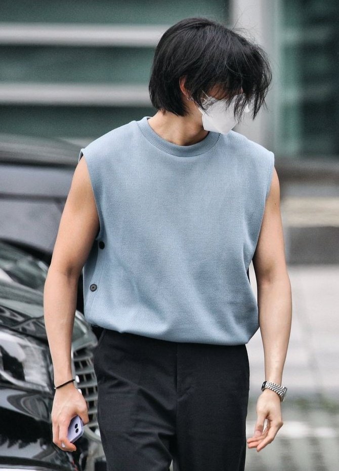 ㅤ

          📱 cymiguel posted 2 photos
           》 13:26 pm | 082021
          📍 KLSD Office, Eastwood City 
  
            " hindi ako late 🙂🙃 "