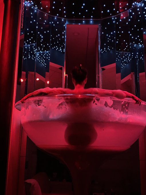 Sexy ass silhouette .. #girl #booty #silhouette #hottub #bubblebath #redlights https://t.co/JIJMN1Ry<a href="/tag/girl"class="tags">#girl</a><a href="/tag/booty"class="tags">#booty</a><a href="/tag/silhouette"class="tags">#silhouette</a><a href="/tag/bubblebath"class="tags"><span>#bubblebath</span></a><a href="/tag/hottub"class="tags"><span>#hottub</span></a><a href="/tag/redlights"class="tags"><span>#redlights</span></a>