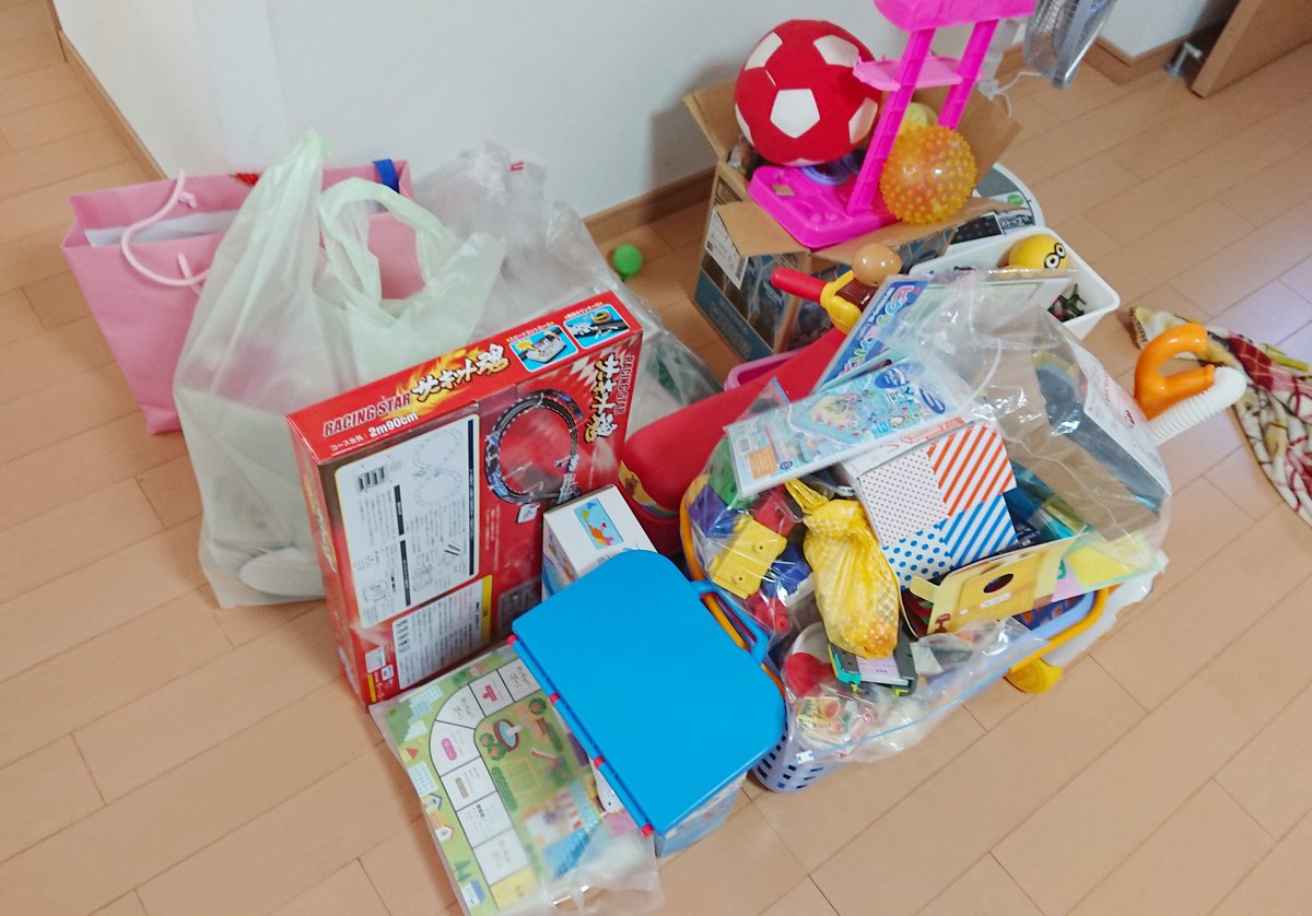 ট ইট র ゆうひな Aikata ペット向けアクセサリー作家 今日はオーダーが落ち着いたので 長男とおもちゃのお片付け これだけ処分してもいいとの事で 母ちゃんガッツポーズ 笑 まだまだクローゼットも子ども部屋もドズってますが 少しずつ断捨離してい