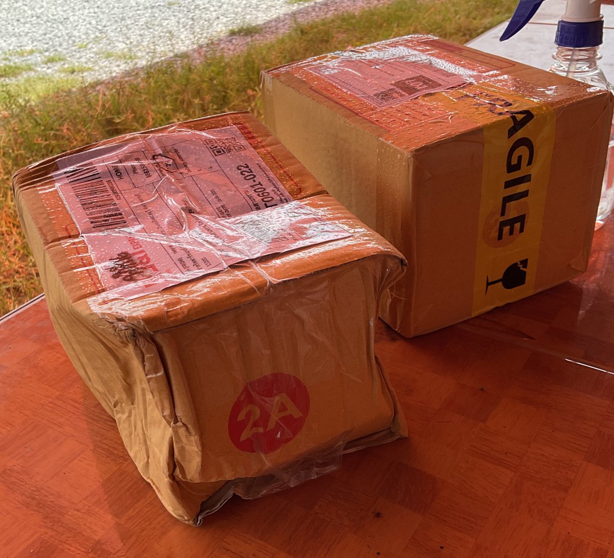 ซ้าย J&amp;T                  ขวา แฟลช