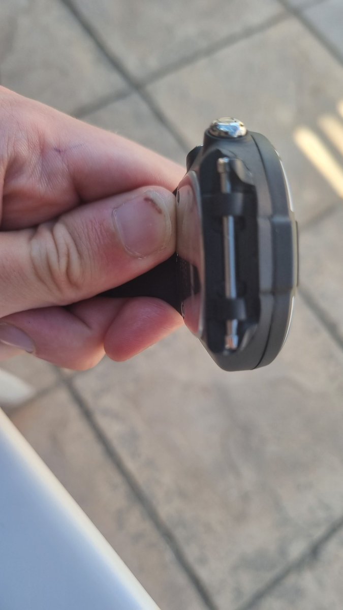 pclar081's tweet photo. @scubastore Hope you can help. I bought a @CressiItaly Goa dive computer from you in Feb 2021 (order 21642399). After 4 dives the strap has snapped off (pictures attached). I am currently doing a DM Course in Cyprus and urgently need a computer. How this can be rectified ASAP? https://t.co/yVFN4rL3XW