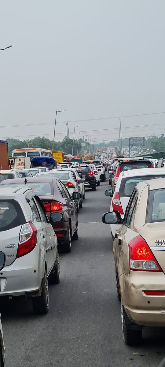 bhago23's tweet photo. Daily trouble - terrible jam from Gurgaon border to Radisson hotel Mahipalpur. Takes 40mins to cross. why can't someone resolve this problem.. @dtptraffic @ArvindKejriwal @DelhiPolice @AAPDelhi @AamAadmiParty @BJP4Delhi @BJP4India pls help!! https://t.co/6LS1oCwk3i
