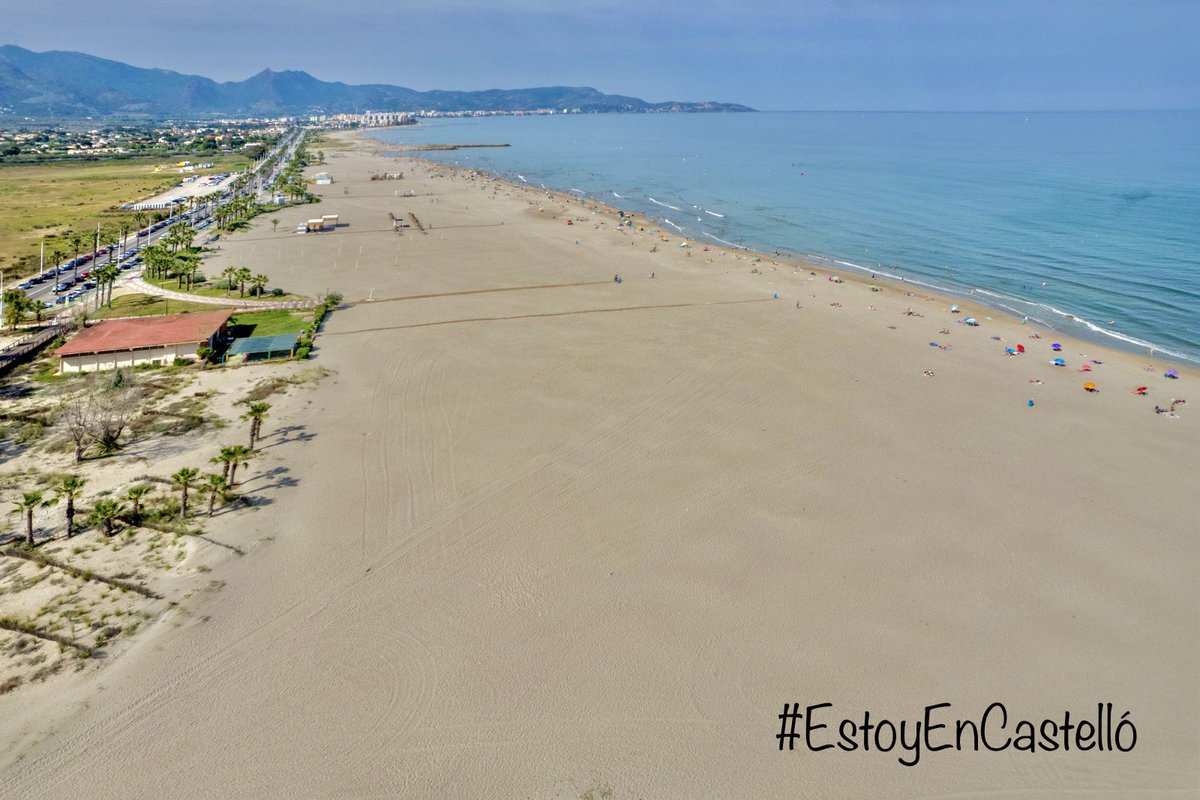 Pocos lugares más espectaculares que la #playadelgurugu de #castelló un regalo de la naturaleza tanto por sus dimensiones, una de las más anchas del Mediterraneo así como por su fina arena, sus aguas limpias y todos los servios que tiene. Enjoy de summer! 🏖<a href="/AjuntCastello/">Ajuntament de Castelló</a>