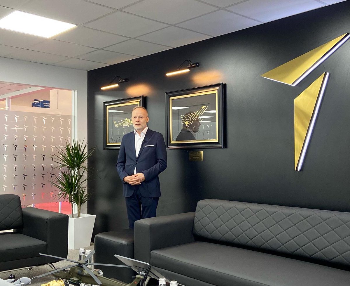bilalakkayaart's tweet photo. Tusaş Özel koleksiyonumuzdan 4 eser, #idef2021 Fuarı’nda @turkishaerospace standında sergileniyor.
4 pieces from my Tusaş Art Collection are exhibited at the @turkishaerospace stand at #idef2021 Fair.
#art #sanat #hat #hatsanatı #özelproje #privateproject #idef2021 #idef https://t.co/AtEQiPKX4j
