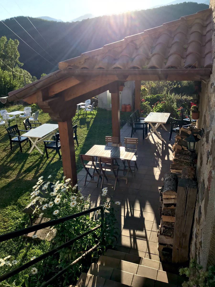 Hoy la mañana se presenta radiante en el valle de #Polaciones #ValledelNansa #cantabriainfinita 
🌞☀️☀️☀️☀️☀️☀️

Después de la ruta vamos a disfrutar a lo grande en la terraza de El Corral de Lombraña 🥤🥤