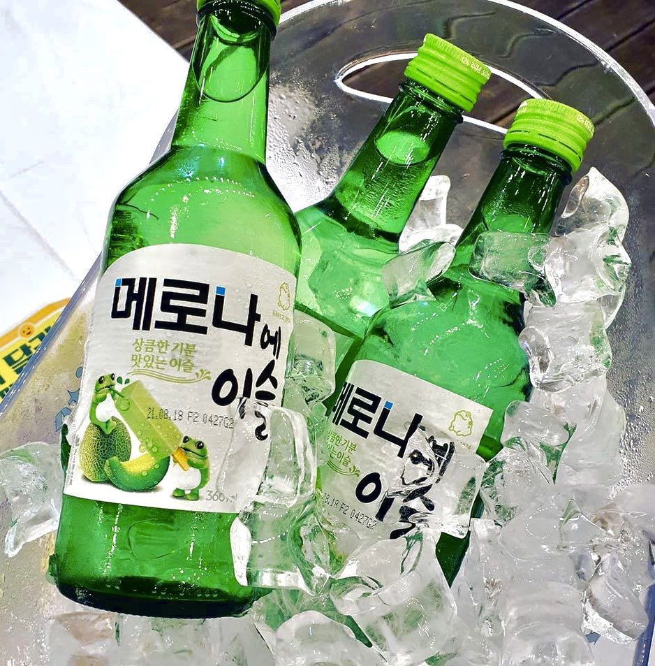 seoulstores's tweet photo. ถ้ายังไม่พร้อมเปิดใจ แนะนำให้ลองเปิดขวด 💚 

เปิดจองฟรี Melona soju โซจูรสเมล่อน🍈✨
รสใหม่ล่าสุดขายเฉพาะซัมเมอร์เกาหลีเท่านั้น แบรนด์นี้ไอยูเป็นพรีเซนเตอร์
🍸— ขวดละ 199฿ แถมแก้วกรึ้บๆกริ๊งๆ 

เมนชั่นจอง/ล็อคแอค dm รอ 3-4 weeks หลังปิด จ่ายตอนถึงไทยค่ะ💓

#โซลสโตร์อัพเดทท https://t.co/sT2px7dHbH