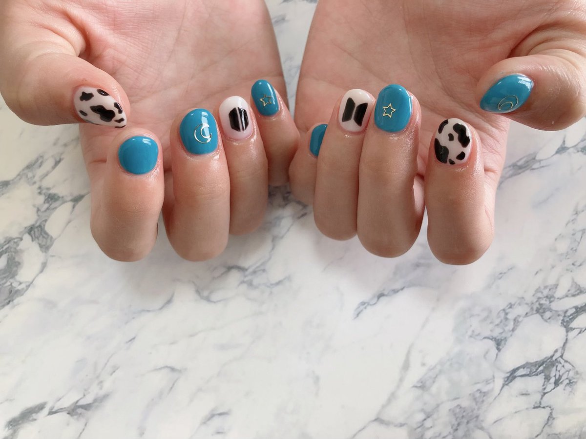 おこめ V Twitter Bts Nail お気に入りすぎる 可愛い ジミンとテテのfriendsをイメージ 僕は月からお前は星から そしてこれ届いた 最高 Bts Bts Btsネイル バンタンネイル ジミン テテ Friends 可愛い ネイル Btsarmy Armyネイル Army