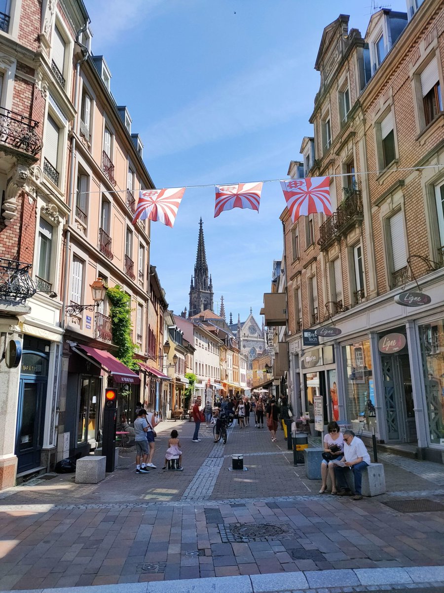 En juillet dernier, avec des collègues blogueurs / influenceurs, on a (presque) réussi une mission : Découvrir la ville de #Mulhouse en 1 journée ! #Alsace 😁🕵👍 ow.ly/mQUH50FUOMq