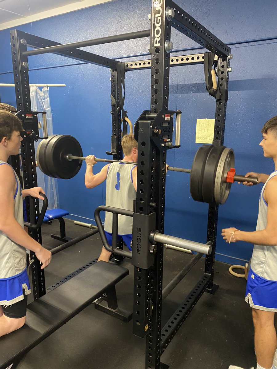 coachbmoss's tweet photo. Great way to end the week! They say basketball players don’t lift…#hornetball https://t.co/sVA11zwciH