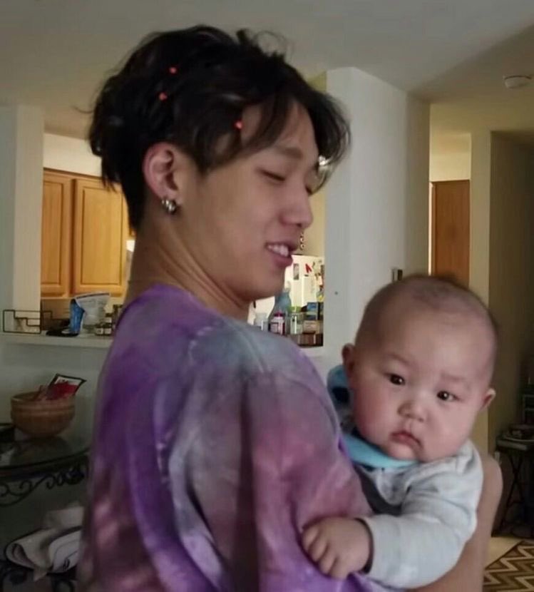 GirlClau02's tweet photo. Bobby omaigatt kaget banget aslii 😭😭  kek mendadak sekali bung, tp gausah khawatir yaa aku sm sekali ga kecewa kok sbagai iKONIC malah aku seneng banget km bilang lngsng, yg dulunya iKONIC suka ngebadut member ini deket sma ini sma itu eh skrng jd bnran 😭  i always support u❤️ https://t.co/gND0X5MIk1