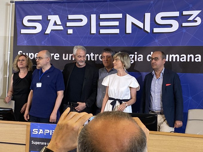 CosedaMondo's tweet photo. @TerreImpervie Voi poveri #bannati non potete comprendere l'alta #strategiah di disvelare l'antropologia e la storia delle dittature per erudire il poppolo.
Da questi soggetti avete mai sentito una indicazione pratica di resistenza e una efficace strategia di contrasto alla #dittaturah? https://t.co/iXUSMmxNu2
