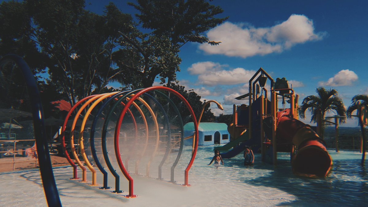 Atography24's tweet photo. "escape into wonderland and keep good memories"
i always stick to that word everytime i hit the captured botton. happy #WorldPhotographyDay ! 🎉📷

- sharing some of my fave photos that i've took.
#Atography https://t.co/MRwxrzKala