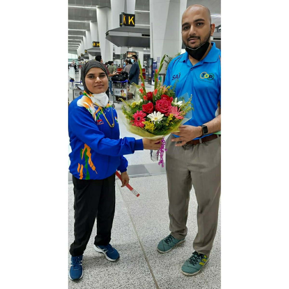 ParalympicIndia's tweet photo. #TeamIndia @Powerlifting squad #JaideepDeswal &amp; #SakinaKhatun depart for #Tokyo2020 @Paralympics with their coaches and PCI official JP Singh. We are grateful to the @Media_SAI @IndiaSports team for the grand send-offs being given to each batch of athletes departing for Tokyo!🙏🏼 https://t.co/yK5rv0yLqH