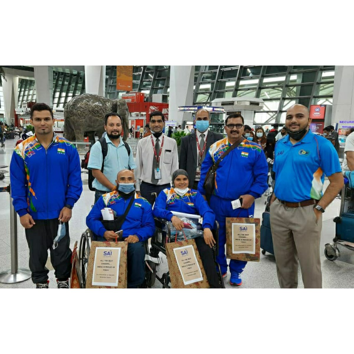 ParalympicIndia's tweet photo. #TeamIndia @Powerlifting squad #JaideepDeswal &amp; #SakinaKhatun depart for #Tokyo2020 @Paralympics with their coaches and PCI official JP Singh. We are grateful to the @Media_SAI @IndiaSports team for the grand send-offs being given to each batch of athletes departing for Tokyo!🙏🏼 https://t.co/yK5rv0yLqH