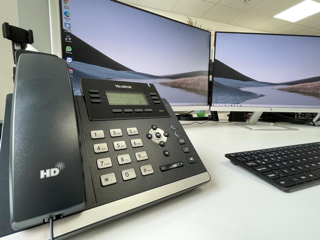JJCommsUKLtd's tweet photo. We did a job for @armex_tech and installed a new hosted system. This hosted system has outstanding features including call logging, automated attendant, divert to mobile and call recording. All call charges to UK phones numbers are including mobiles are included. #NSN #Hosted https://t.co/71bHAzuGBx