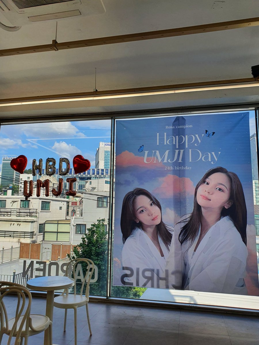 l99808l9's tweet photo. 엄지의 24번째 생일을 맞이하여 생일카페이벤트를 진행하게 되었어요💟 많은 관심 가져주시고 방문해주신 모든 분들께 감사드립니다:) 그리고 여러모로 도움주신 분들께도 정말 감사드려요🙏 앞으로도 계속 끝장나게 엄지 좋아하는걸루👍❤ 엄지언니 덕분에 너무 행복한 8월이었고 너무너무 사랑해요 ღ https://t.co/S6jW3BZClv