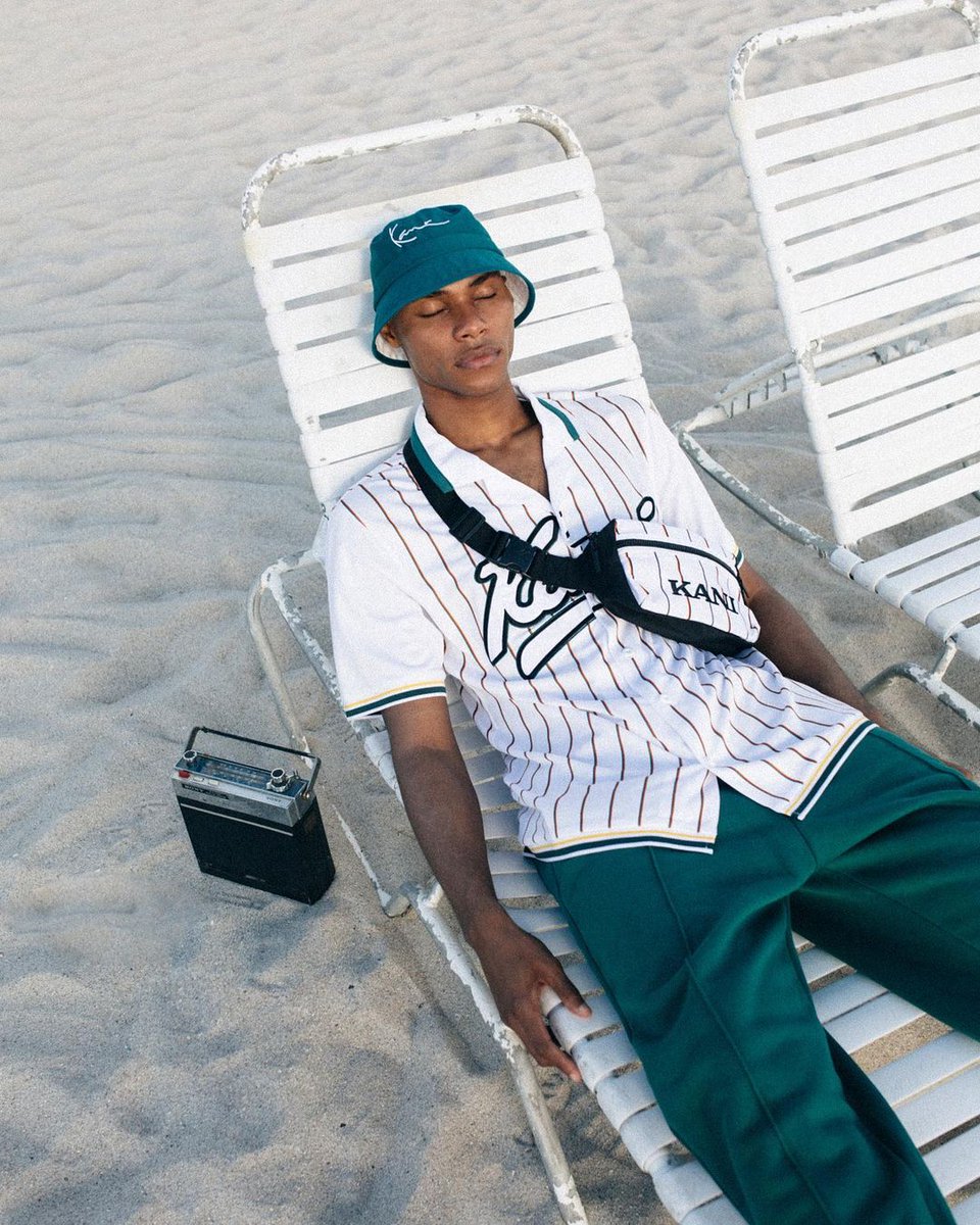 TiendasAreaZero's tweet photo. Qué bien sienta un descansito en la playa, oiga. Y  vosotros, ¿qué tal lleváis las vacaciones? https://t.co/DzNMZ4rxFc