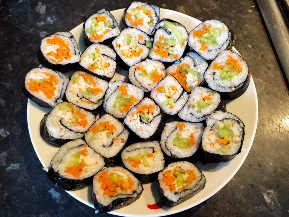 MiyaDraw's tweet image. 1ère fois que j'essaye de faire des Kimpab (une sorte de maki coréen), c'était super bon !