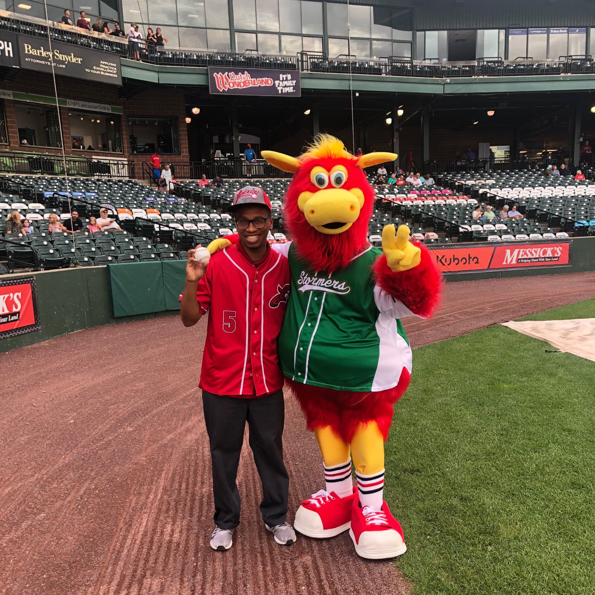 Ethan Poetic takes a picture with Cylo 

#lancasterbarnstormers #red #baseballfield #teammascot #baseball #baseballgame #5 #717 #proudmoment #proud #publicrelations #playball #righthanded #righthhand #ethanpoetic #cylo #homejersey #stripedsocks #retrostyle #retrostylesneakers