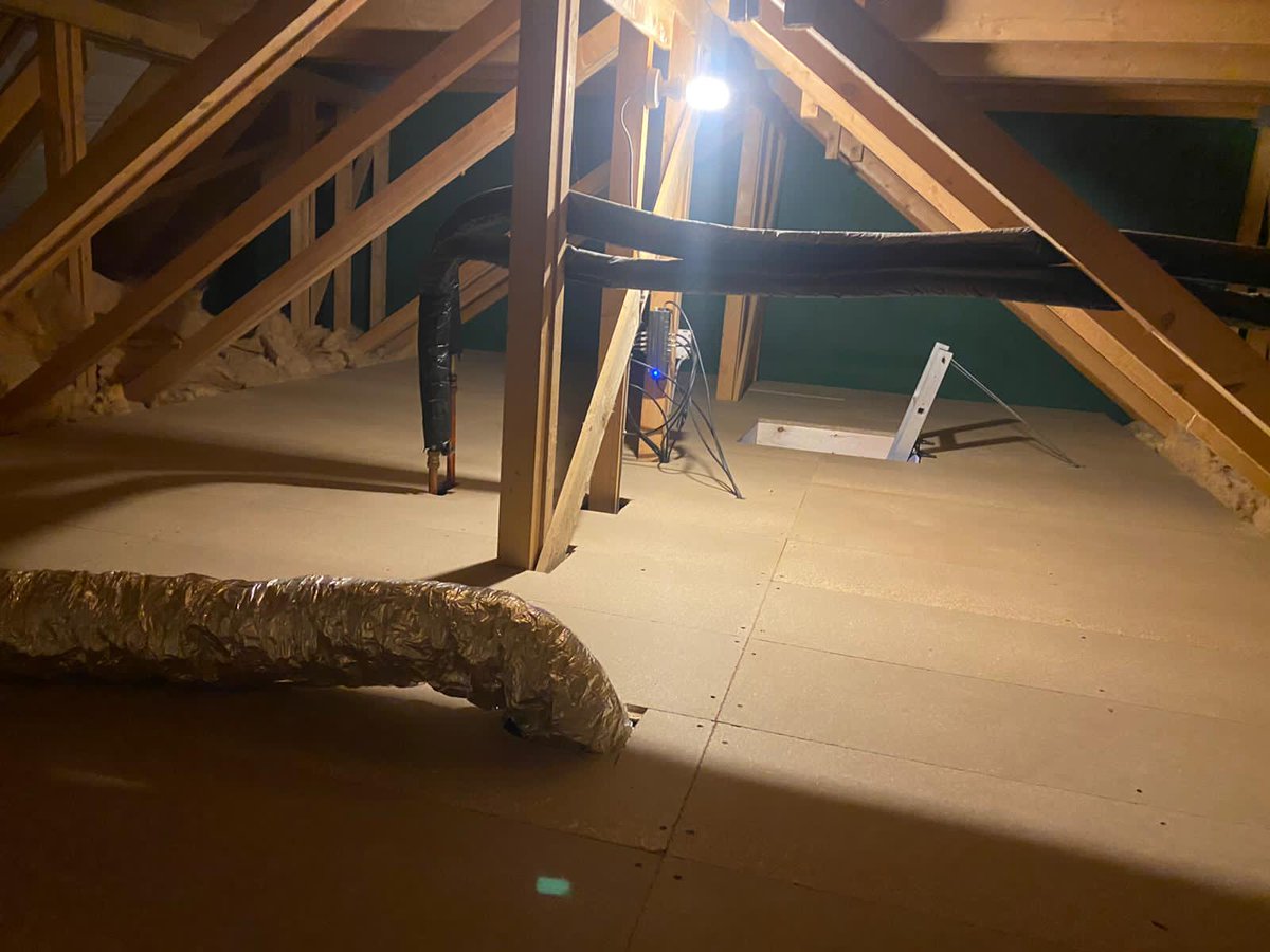 loftladderpros's tweet image. Few before &amp;amp; after pics from a job this week.
Home Counties Loft Ladders specialise in turning your loft into a well-lit, easily-accessed &amp;amp; boarded storage space, if you would like a free quote give us a free call on 0808 301 9548.
homecountiesloftladders.co.uk
#loftspace #whichtotm