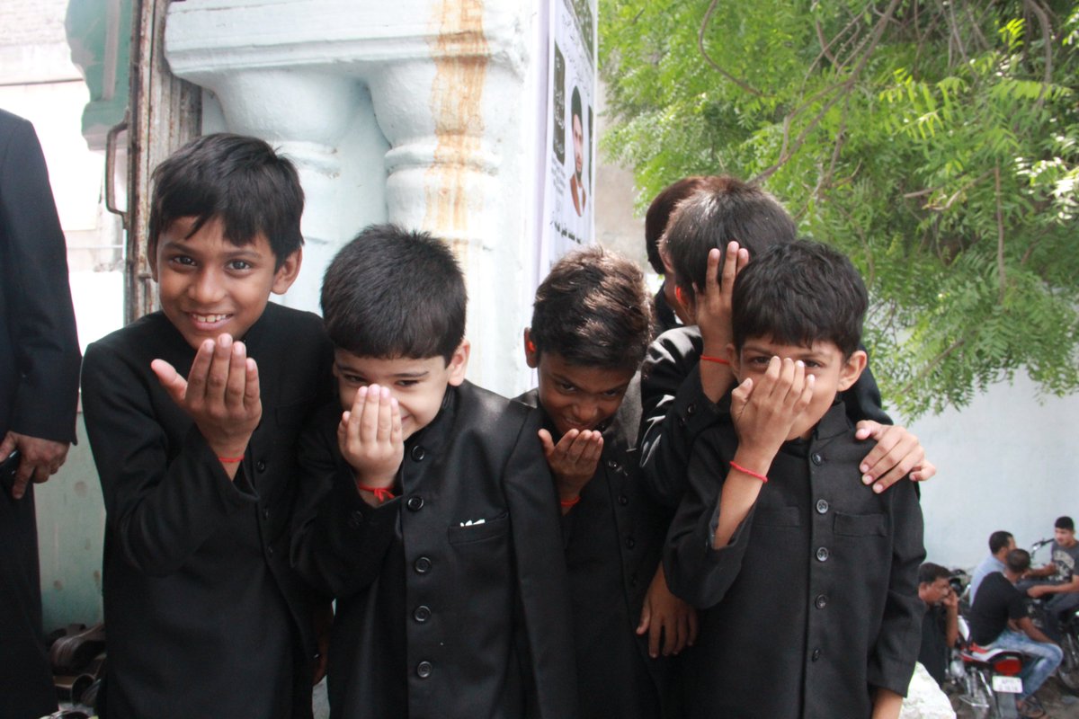 firozeshakir's tweet photo. #adab aur #tehzeeb young nawabs of #hussainikothi
#8moharam
#shias
#shiasm
#hussain
#hyderabad https://t.co/kixZN7hLUl