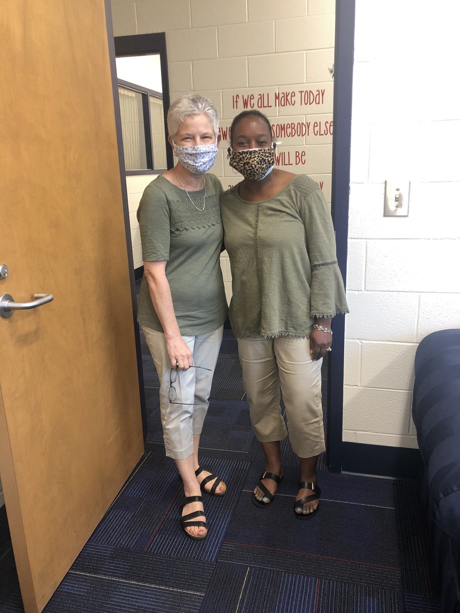 Looks like twin day at Spring Hill although it wasn’t planned. Great minds do think alike! #winningTOGETHER #SUNSlead